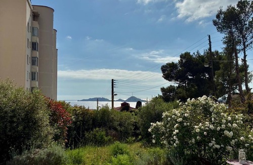 Endoume Apartment | Marseille: sea and garden views at Endoume!