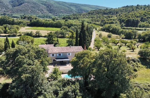 Bonnieux House | Mas à Bonnieux luberon 5 bedrooms heated swimming pool enclosed garden