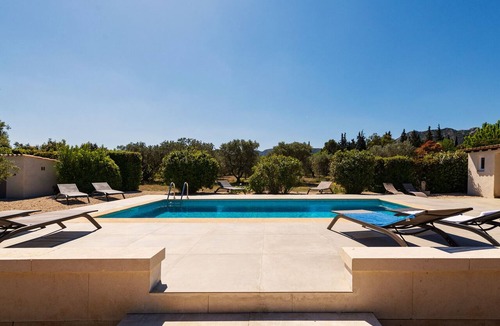 Eygalieres House | "Mas", air-conditioning, heated pool, view, walking distance of the village