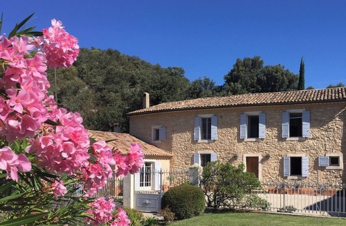 Malaucene House | Mas de charme in Provence with swimming pool & tennis - sleeps 10