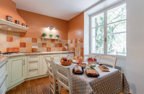Crillon-le-Brave House | Mas de Vacances 'Fanny' with Mountain View, Wi-Fi, and Air Conditioning