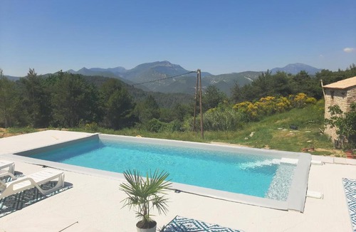 Chateauneuf-de-Bordette Villa | Mas en pleine Nature vue Montagnes Piscine & Jacuzzi