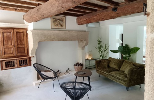 Gallician House | Mas in the middle of vineyards, ideally located between Camargue and Provence.