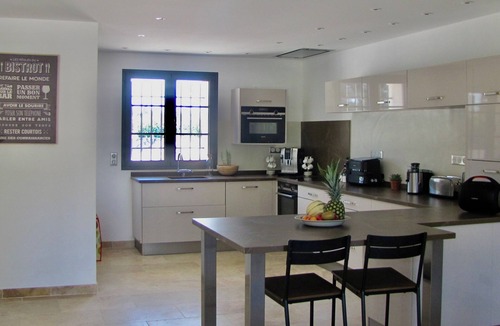 Chateaurenard House | Mas provençal 10 persons with swimming pool and teleworking space and playroom!