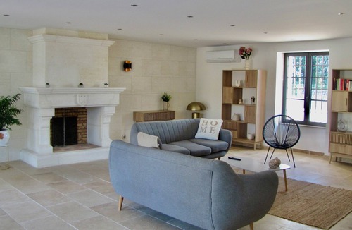 Chateaurenard House | Mas provençal 10 persons with swimming pool and teleworking space and playroom!