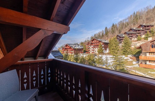 Meribel Village Apartment | Méribel: Spacious apartment for 10 people, 5 rooms with pool and parking