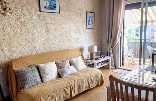 La Faviere Apartment | Mezzanine Studio Near Beach in La Favière, Bormes Les Mimosas - Parking Included