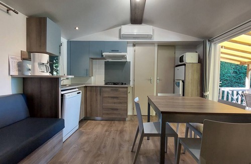 Saint-Laurent-en-Beaumont House | Mobile Home “Super Cordelia 1” with Mountain View, Wi-Fi and Air Conditioning