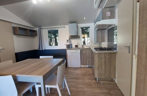 Saint-Laurent-en-Beaumont House | Mobile Home “Super Cordelia 1” with Mountain View, Wi-Fi and Air Conditioning
