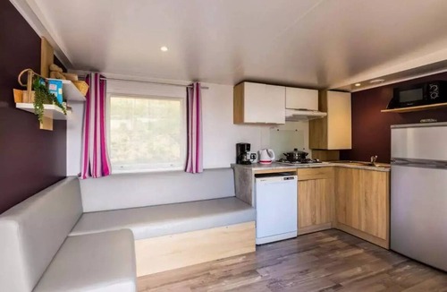 La Roquette-sur-Siagne House | Mobile Home | Comfort | 2 Bedrooms | 4 Guests | Raised Deck | A/C | TV