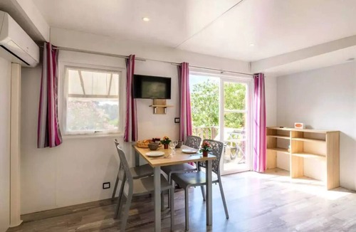 La Roquette-sur-Siagne House | Mobile Home | Comfort | 2 Bedrooms | 4 Guests | Raised Deck | A/C | TV