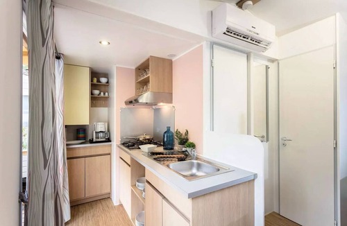 Landevieille House | Mobile Home | Comfort | 3 Bedrooms | 6 Guests | Raised Deck | A/C