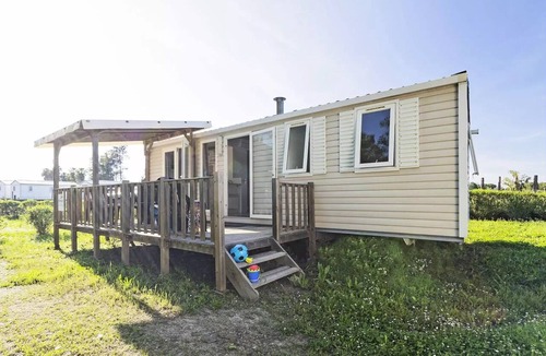 Landevieille House | Mobile Home | Comfort | 3 Bedrooms | 6 Guests | Raised Deck | A/C