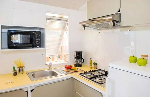 Millau House | Mobile Home | Comfort | 2 Bedrooms | 4 People | Raised Deck