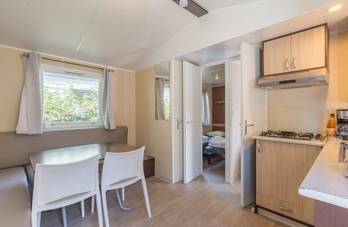 La Roque-d'Antheron RV Rental | Mobile Home 'Le 154 Aux Iscles' with Shared Pool, Private Terrace and Air Conditioning