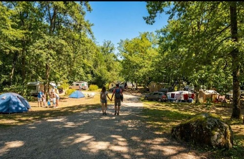 La Celle-sous-Gouzon Other | Mobilhome climatisé au bord du lac avec piscine