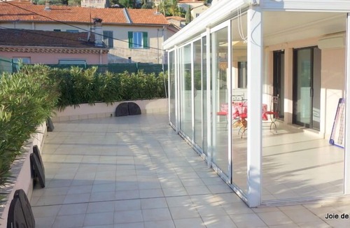 Mandelieu-la-Napoule Beach Apartment | Modern 2 bedroom apartment with superb roof terrace, walking to beach !