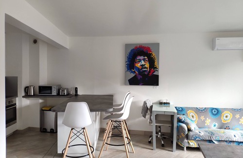 Couronne Urbaine Apartment | Modern 4-star 2-bedroom apartment in the center of Aix with parking and terrace