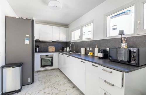 Prado - Republique Apartment | Modern, A/C Duplex - 3BDR/6P - Cannes
