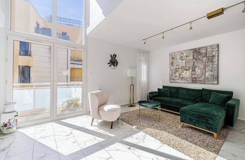 Prado - Republique Apartment | Modern, A/C Duplex - 3BDR/6P - Cannes