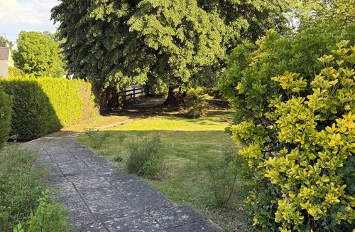 Avrille Apartment | Modern and cosy 5 large bedrooms garden near Terra Botanica parking Angers