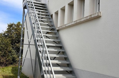 Avrille Apartment | Modern and cosy 5 large bedrooms garden near Terra Botanica parking Angers