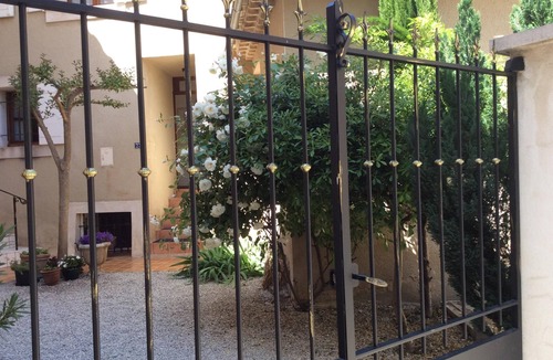 Sablet House | Modern, comfortable house located on the medieval city wall