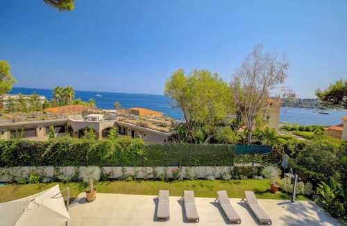 Cap-d'Antibes Villa | Modern villa at Cap d'Antibes with sea view and quick access to La Garoupe