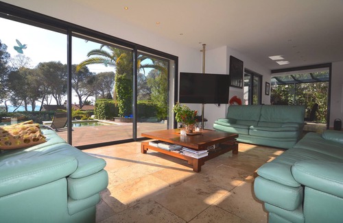 Boulouris-sur-Mer Villa | Modern villa with private pool in Saint-Raphaël – 1 minute walk from the beach
