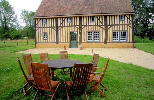 Saint-Aignan House | Modernised detached half-timbered house on the estate of a 16th century castle