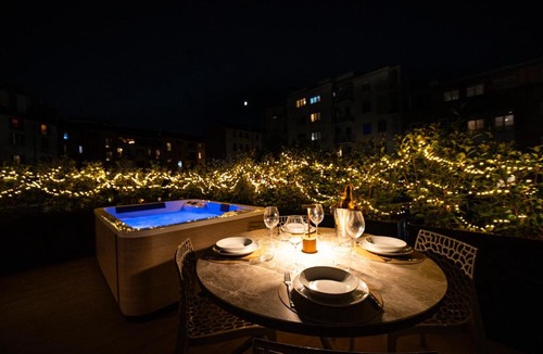 Milan Apartment | Modigliani Terrace Jacuzzi Golden House