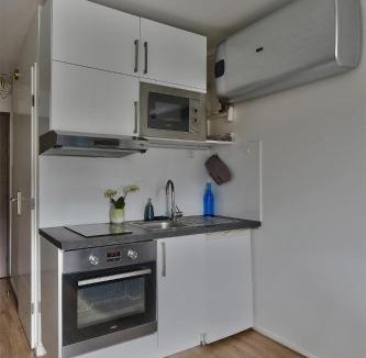 Jean Moulin - Marius Berliet Apartment | "Monplaisir", parking, espace de travail avec wifi, proximité commerces, gare, Université Lyon 3 , Tram T2, T4 et C25, idéal voyages d'affaires et tourisme