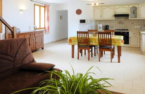 Bonnieux Apartment | Morard - Bonnieux Appt Les Ocres by Interhome