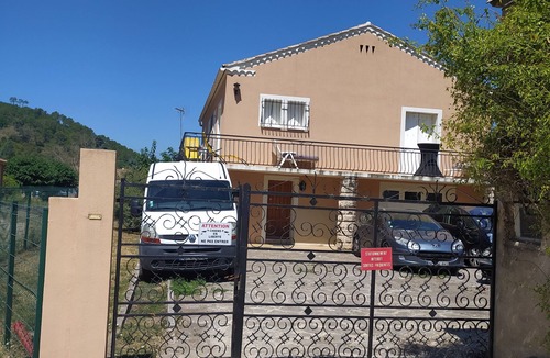 Saint-Ambroix Villa | Near Ardèche for six people, 300 meters from village center.
