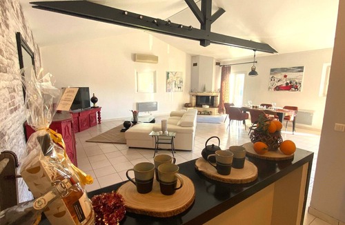 Eguilles Apartment | Near golf Aix en Provence Bright LOFT apartment Nice amenities