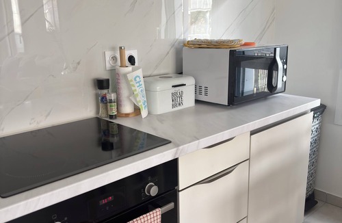 Parilly Apartment | Near the Park: Cozy & new, indoor parking, & right next to the metro station in Lyon