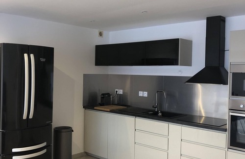Cassis Apartment | New apartment, 4 people, ground floor, town center.
