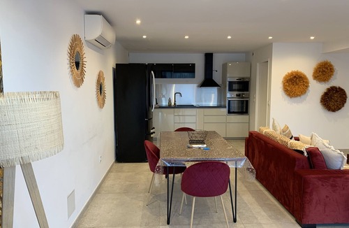 Cassis Apartment | New apartment, 4 people, ground floor, town center.
