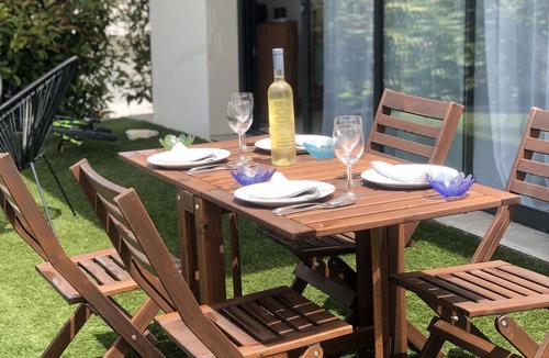 Cassis Apartment | New apartment, 4 people, ground floor, town center.