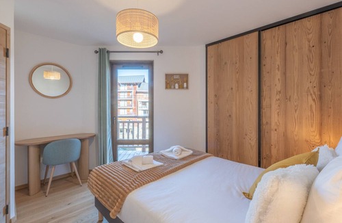 Eclose-Est Apartment | New apartment with balcony and direct ski access, 3 bedrooms, Alpe d'Huez