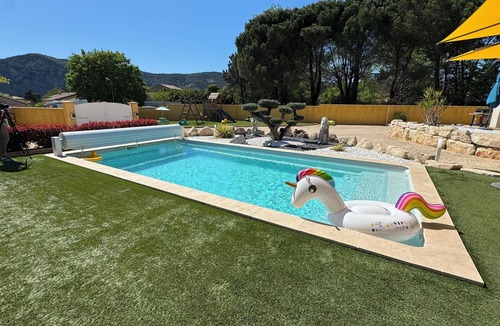 Vallon-Pont-d'Arc Villa | NEW Luxury 5* air-conditioned villa, close to river and shops, quiet area