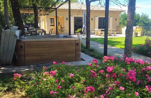 Faucon House | New villa with a private pool and spa in the hills above Faucon