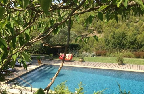 Rognes Villa | New. Villa with view in the middle of nature