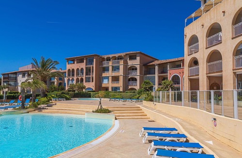 Six-Fours-les-Plages Apartment | Nice apartment for 5 people with WIFI, pool, TV, patio and pets allowed