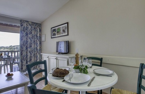 Six-Fours-les-Plages Apartment | Nice apartment for 4 guests with pool, WIFI, TV and terrace