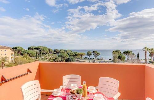 Les Issambres Apartment | Nice apartment for 6 guests with pool, A/C, WIFI, TV, terrace and pets allowed