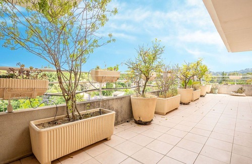 Le Cannet Apartment | Nice apartment for 6 guests with A/C, WIFI, pool, TV and terrace