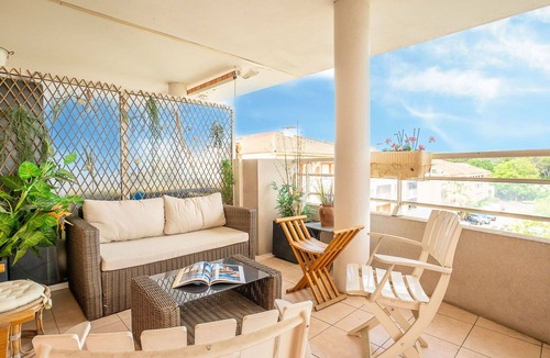 Le Cannet Apartment | Nice apartment for 6 guests with A/C, WIFI, pool, TV and terrace