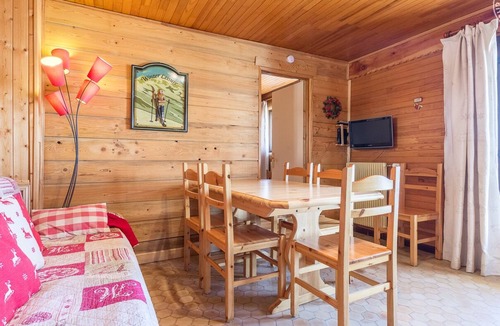 La Toussuire Apartment | Nice 3 *** apartment for 5-6 pers. in typical Savoyard chalet