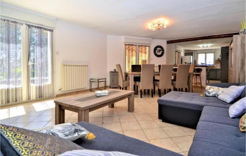 Saint-Laurent-La-Vernede House | Nice Home In Slaurent-La-Vernede